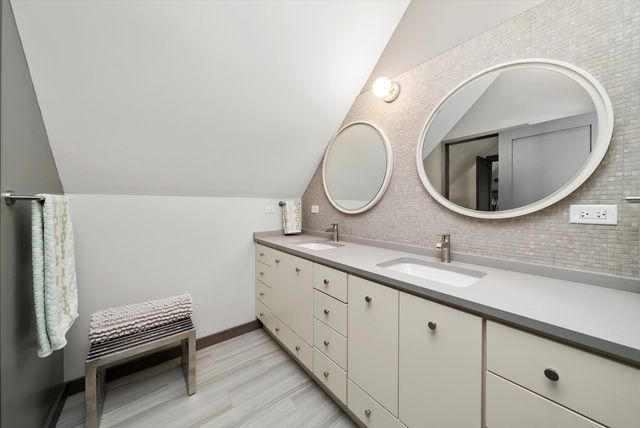 1529 N Harding Avenue, Chicago, IL 60651