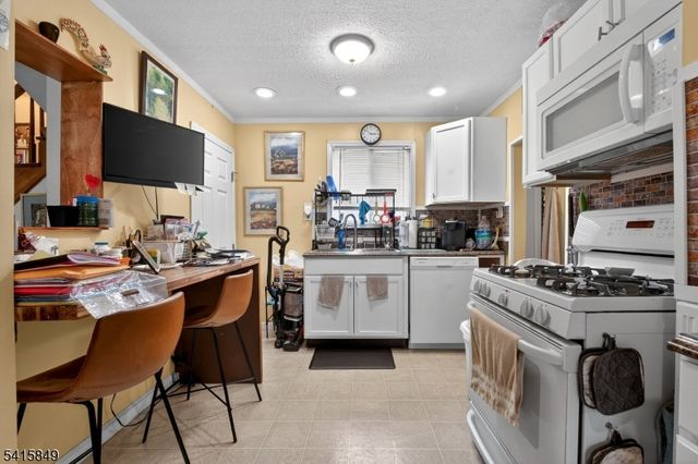 196 Girard Ave, Franklin Twp., NJ 08873
