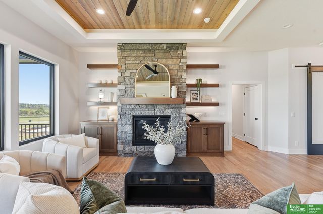 10955 S 102nd Street, Papillion, NE 68046