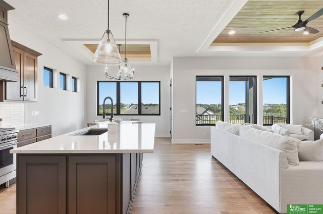 10955 S 102nd Street, Papillion, NE 68046