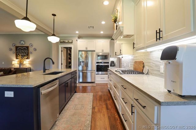 8716 E Detroit Street, Broken Arrow, OK 74014