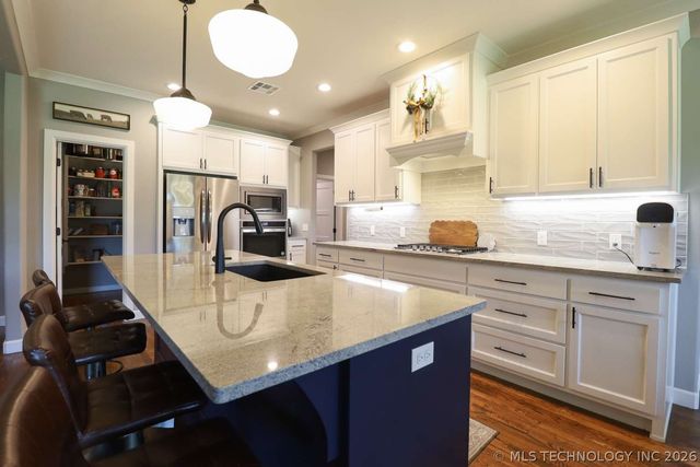 8716 E Detroit Street, Broken Arrow, OK 74014
