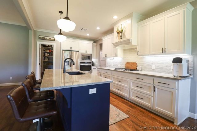 8716 E Detroit Street, Broken Arrow, OK 74014