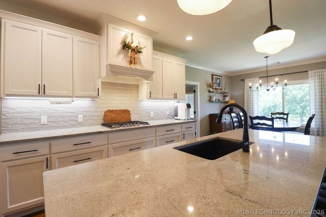 8716 E Detroit Street, Broken Arrow, OK 74014