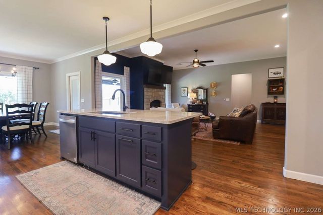 8716 E Detroit Street, Broken Arrow, OK 74014