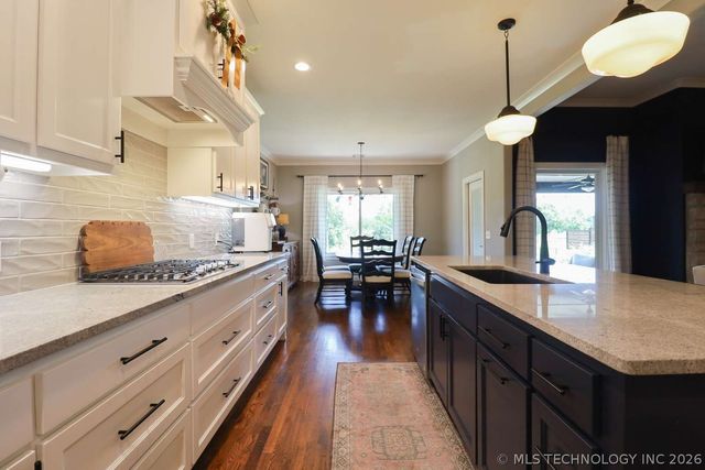 8716 E Detroit Street, Broken Arrow, OK 74014