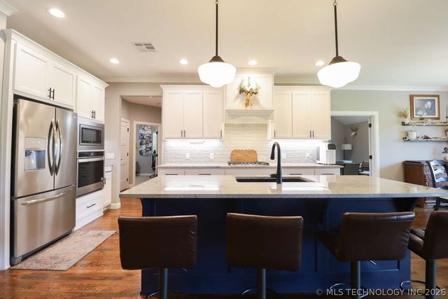 8716 E Detroit Street, Broken Arrow, OK 74014