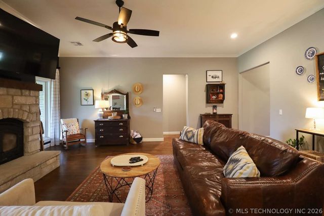 8716 E Detroit Street, Broken Arrow, OK 74014