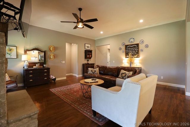 8716 E Detroit Street, Broken Arrow, OK 74014