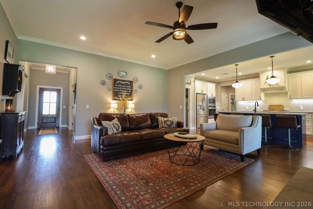 8716 E Detroit Street, Broken Arrow, OK 74014