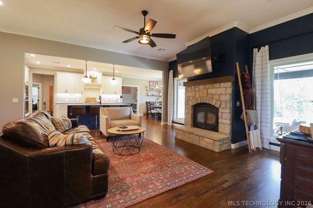 8716 E Detroit Street, Broken Arrow, OK 74014