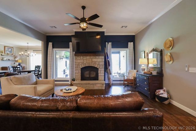 8716 E Detroit Street, Broken Arrow, OK 74014