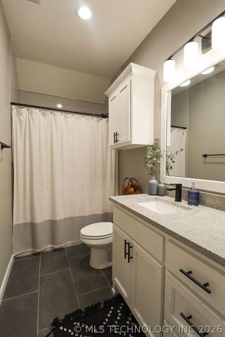 8716 E Detroit Street, Broken Arrow, OK 74014