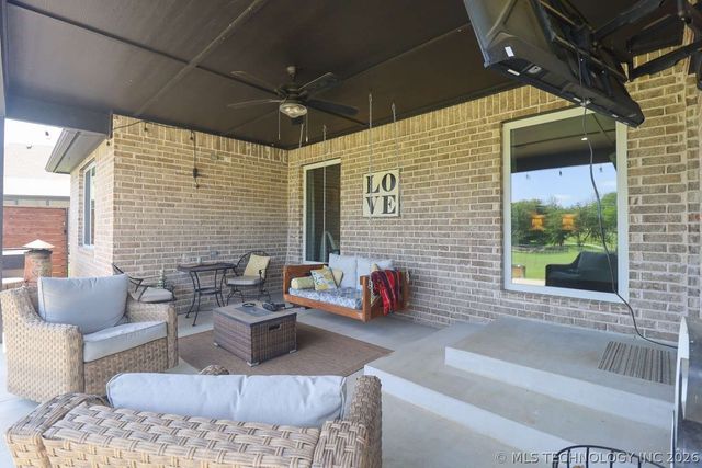 8716 E Detroit Street, Broken Arrow, OK 74014