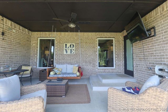 8716 E Detroit Street, Broken Arrow, OK 74014