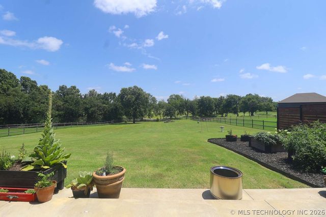 8716 E Detroit Street, Broken Arrow, OK 74014