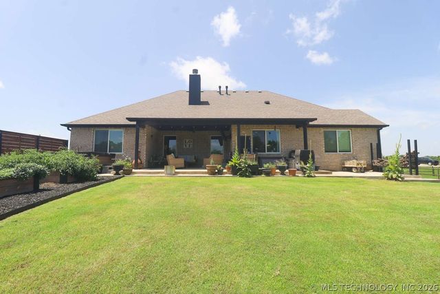 8716 E Detroit Street, Broken Arrow, OK 74014