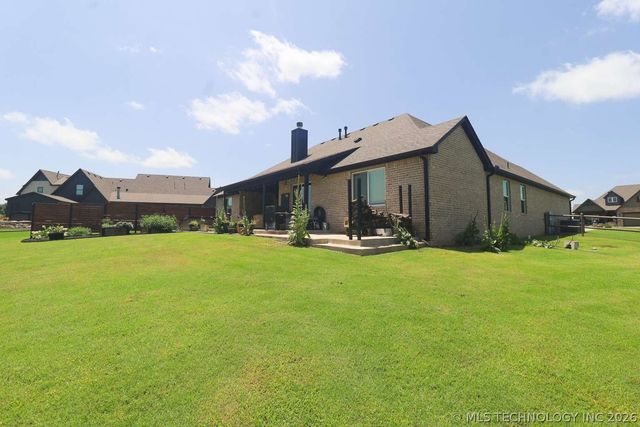 8716 E Detroit Street, Broken Arrow, OK 74014