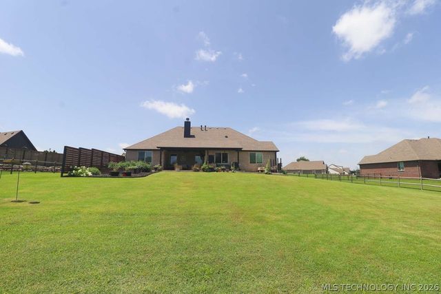 8716 E Detroit Street, Broken Arrow, OK 74014