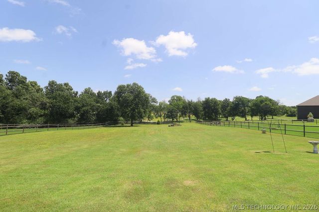 8716 E Detroit Street, Broken Arrow, OK 74014