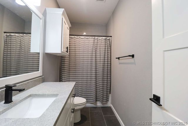 8716 E Detroit Street, Broken Arrow, OK 74014