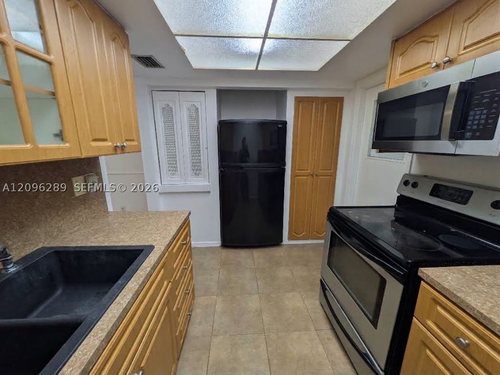 1326 SW 75th Ave, North Lauderdale, FL 33068