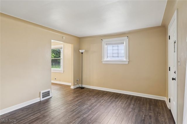 325 S Jackson Street, Youngstown, OH 44506