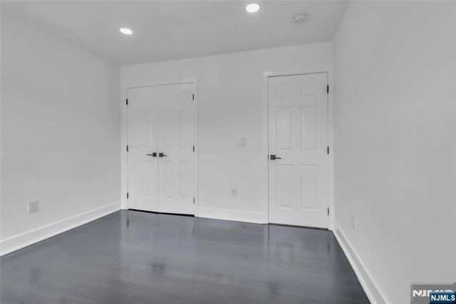 8 Creekside Court, Secaucus, NJ 07094