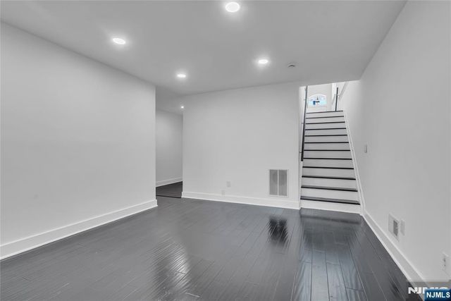 8 Creekside Court, Secaucus, NJ 07094