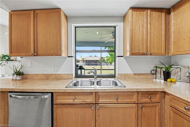 610 Retunda PKWY W, Cape Coral, FL 33904