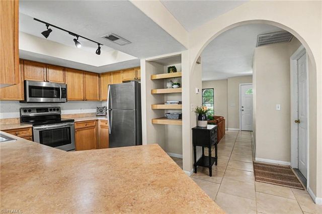 610 Retunda PKWY W, Cape Coral, FL 33904