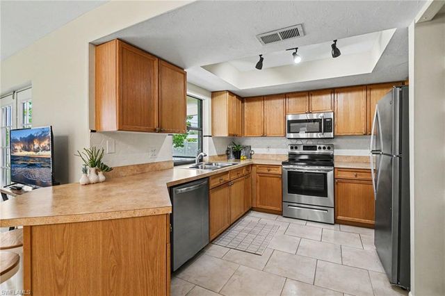 610 Retunda PKWY W, Cape Coral, FL 33904