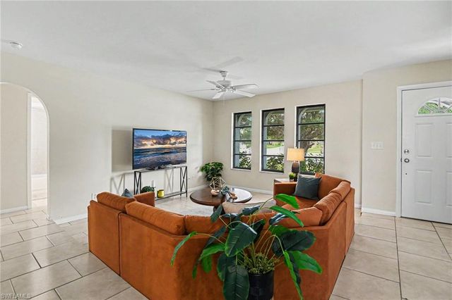 610 Retunda PKWY W, Cape Coral, FL 33904