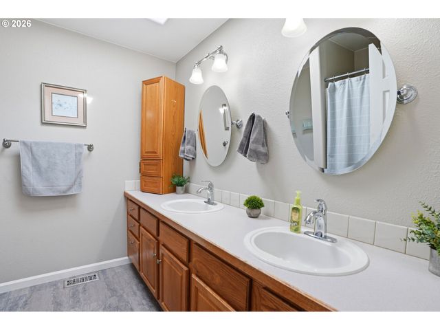 15068 HILTONHEAD Ct, Oregon City, OR 97045
