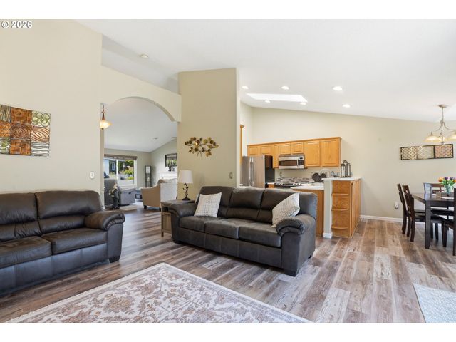 15068 HILTONHEAD Ct, Oregon City, OR 97045