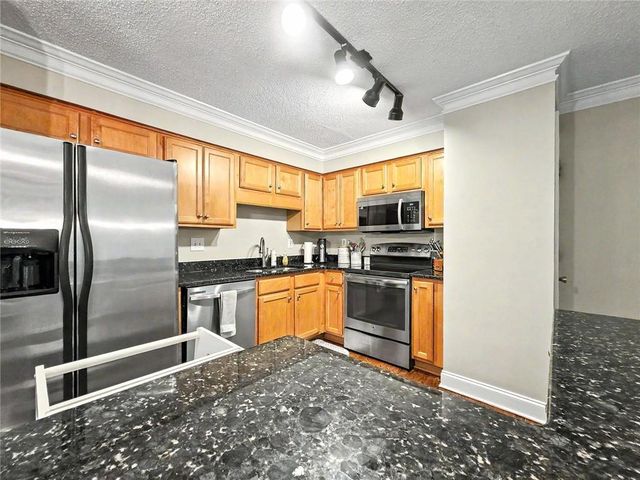 184 Peachtree Hollow Court, Atlanta, GA 30328