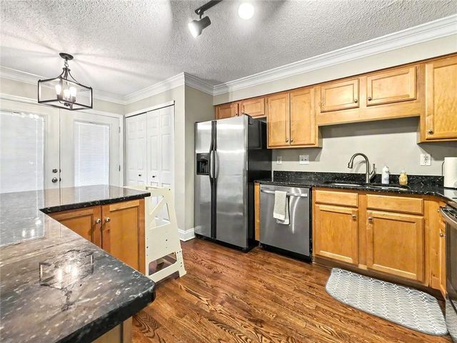 184 Peachtree Hollow Court, Atlanta, GA 30328
