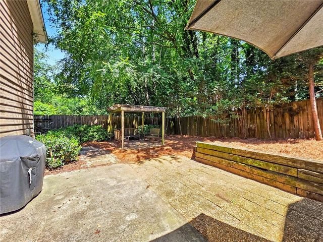 184 Peachtree Hollow Court, Atlanta, GA 30328