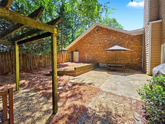 184 Peachtree Hollow Court, Atlanta, GA 30328