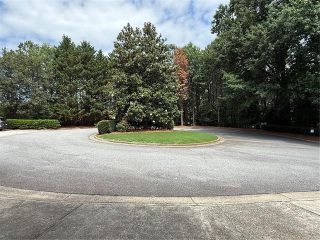 184 Peachtree Hollow Court, Atlanta, GA 30328