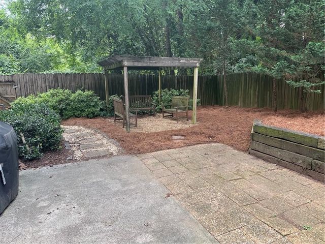 184 Peachtree Hollow Court, Atlanta, GA 30328
