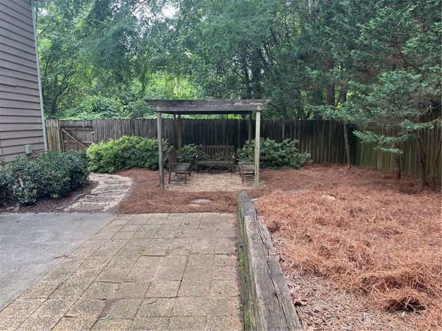 184 Peachtree Hollow Court, Atlanta, GA 30328