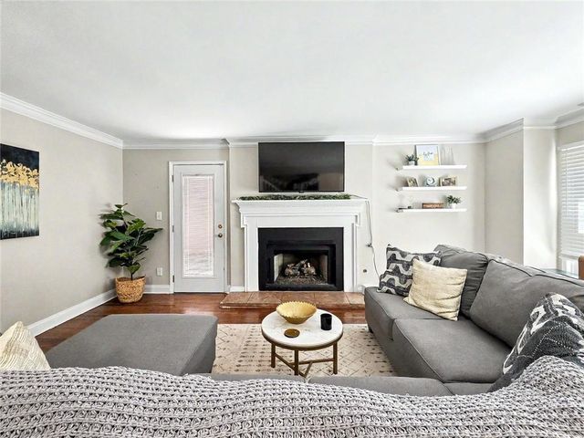 184 Peachtree Hollow Court, Atlanta, GA 30328