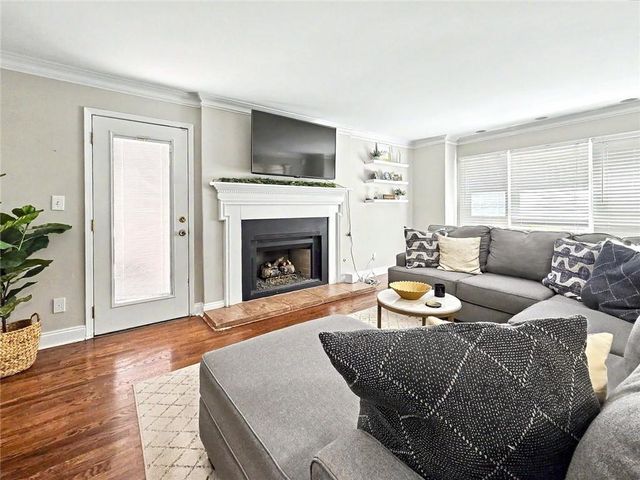 184 Peachtree Hollow Court, Atlanta, GA 30328