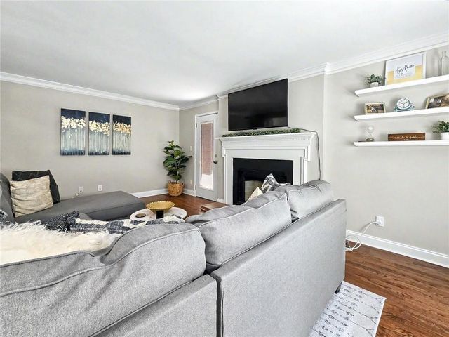 184 Peachtree Hollow Court, Atlanta, GA 30328