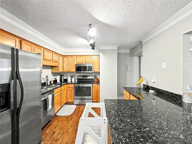 184 Peachtree Hollow Court, Atlanta, GA 30328