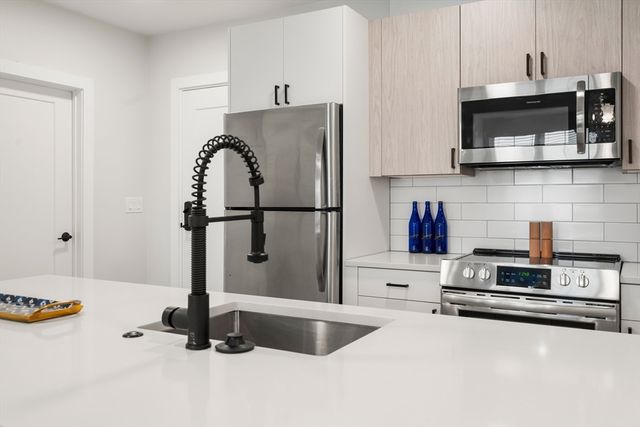 10 Somerset U405, Winthrop, MA 02152