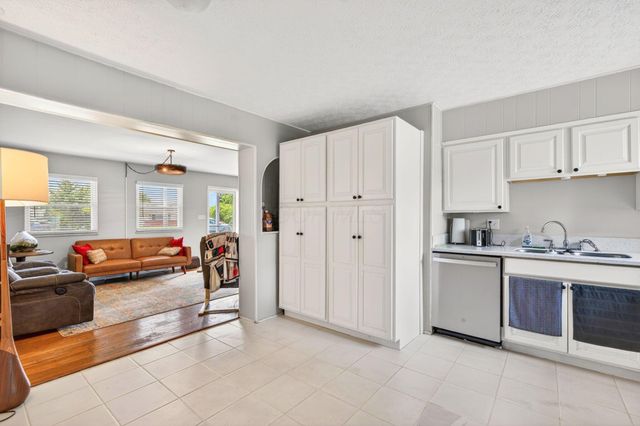 3114 Wessex Court, Columbus, OH 43232