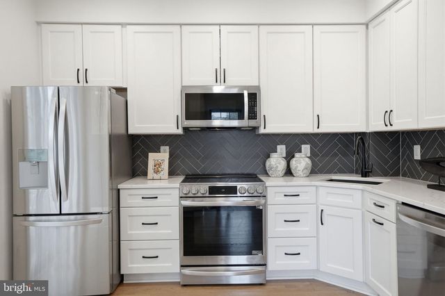 4096 21ST RD N, Arlington, VA 22207
