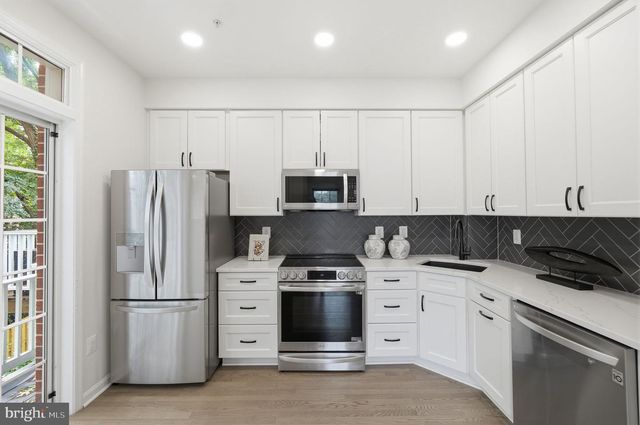 4096 21ST RD N, Arlington, VA 22207
